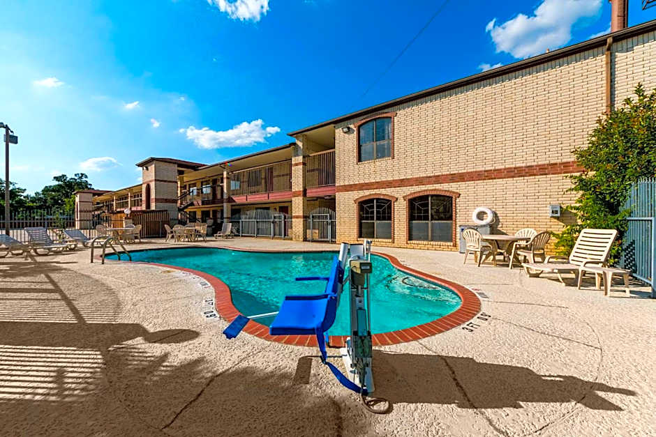 Quality Inn University Near Downtown