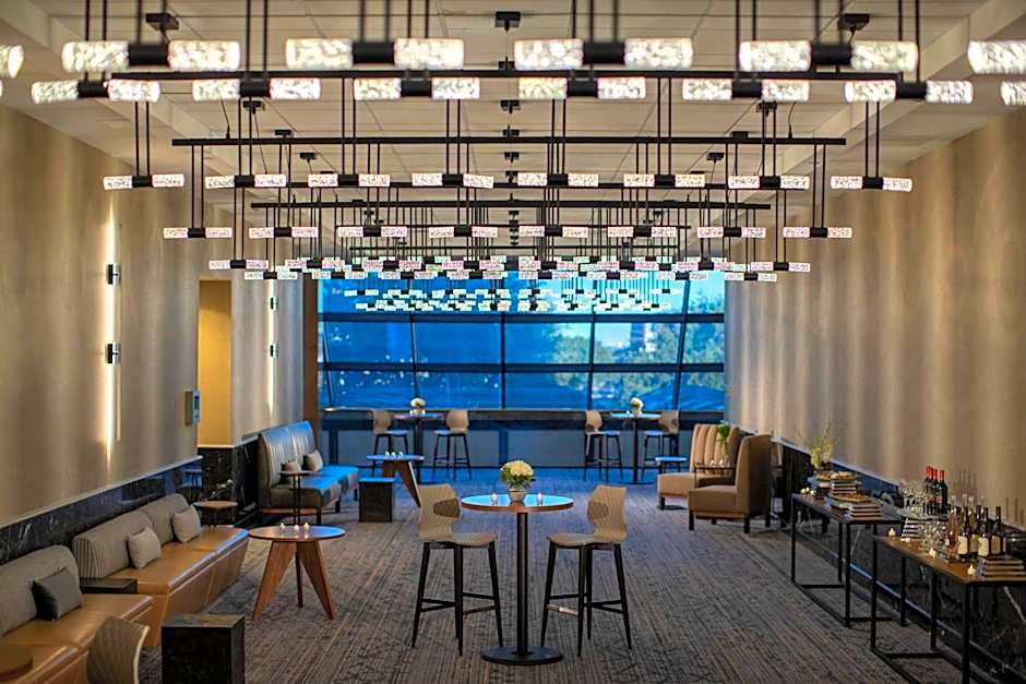 Renaissance by Marriott Dallas Addison Hotel