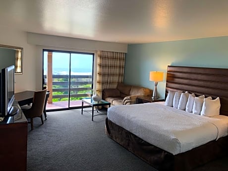King Room with Ocean View - Parking Level