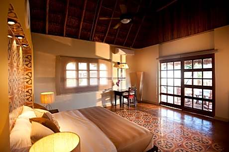 Superior King Room Palapa Roof