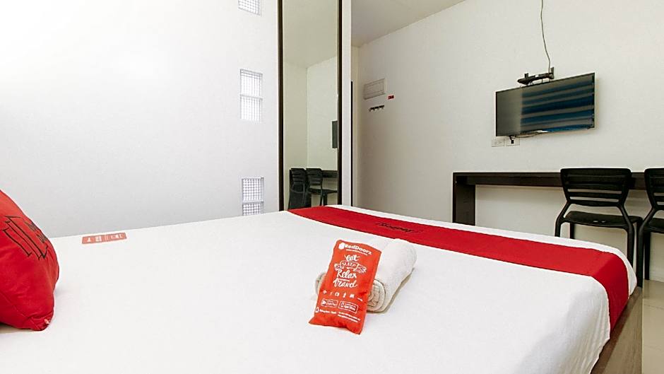 RedDoorz @ EL Highway Hotel Bulacan 