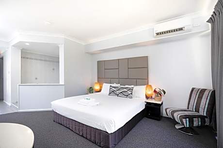 Deluxe Suite with Spa Bath