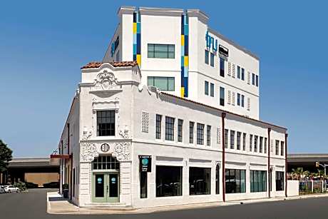 Tru by Hilton San Antonio Downtown Riverwalk