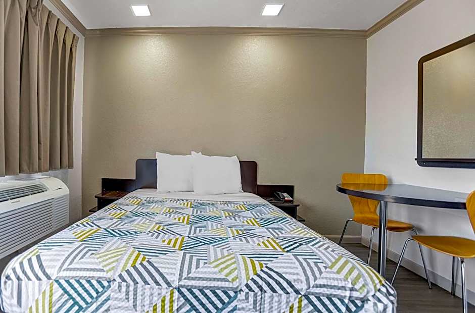 Motel 6-Red Bluff, CA