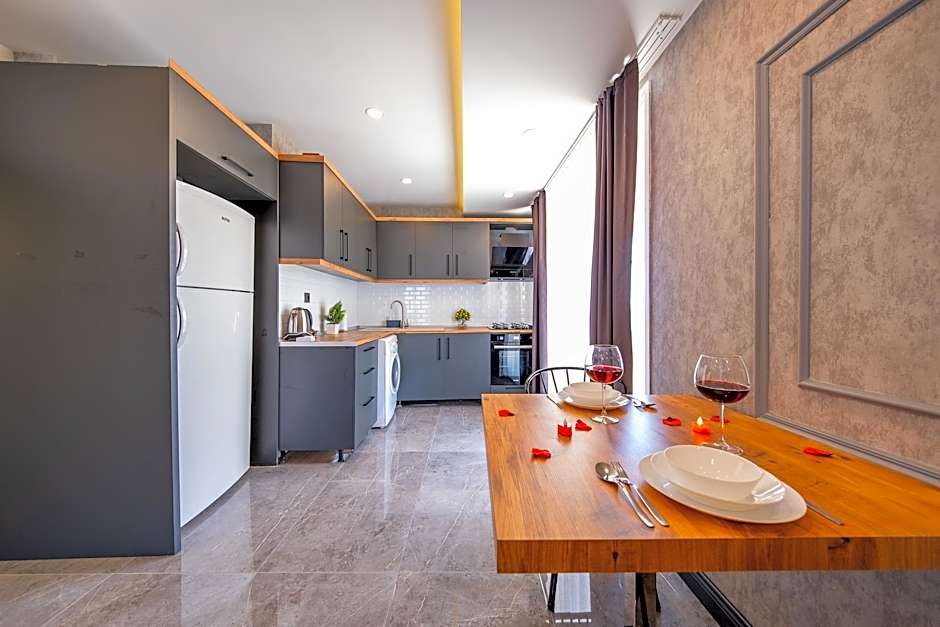 Mrt Suites Lara