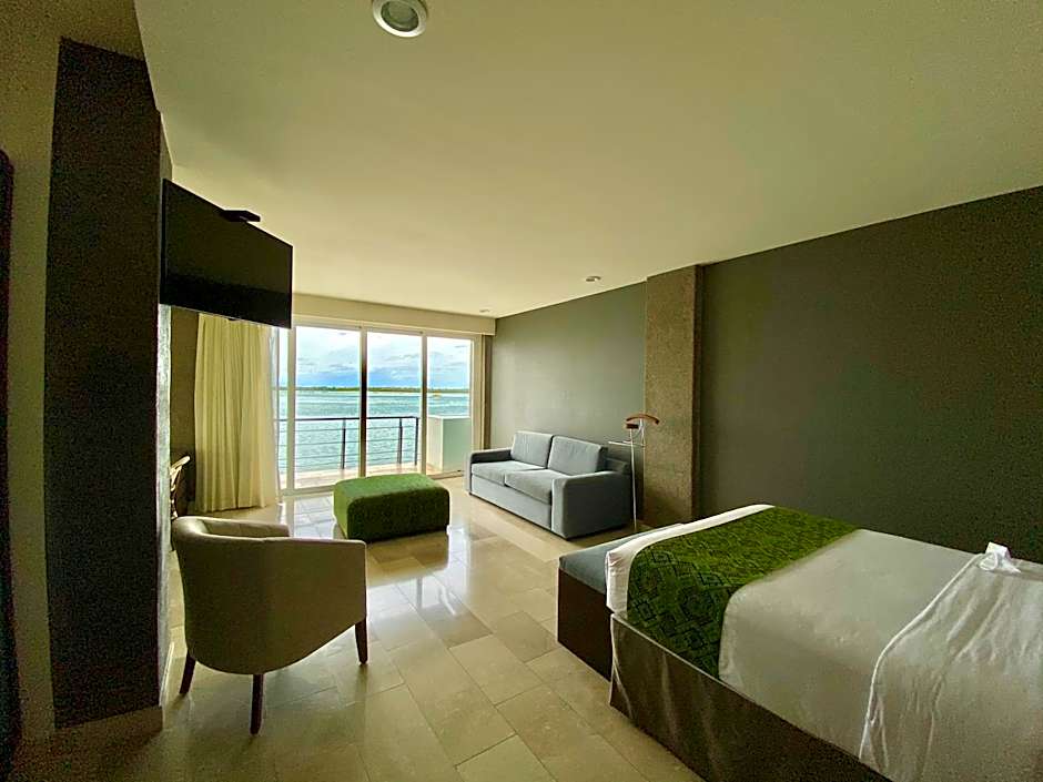 Seven Crown La Paz Malecon