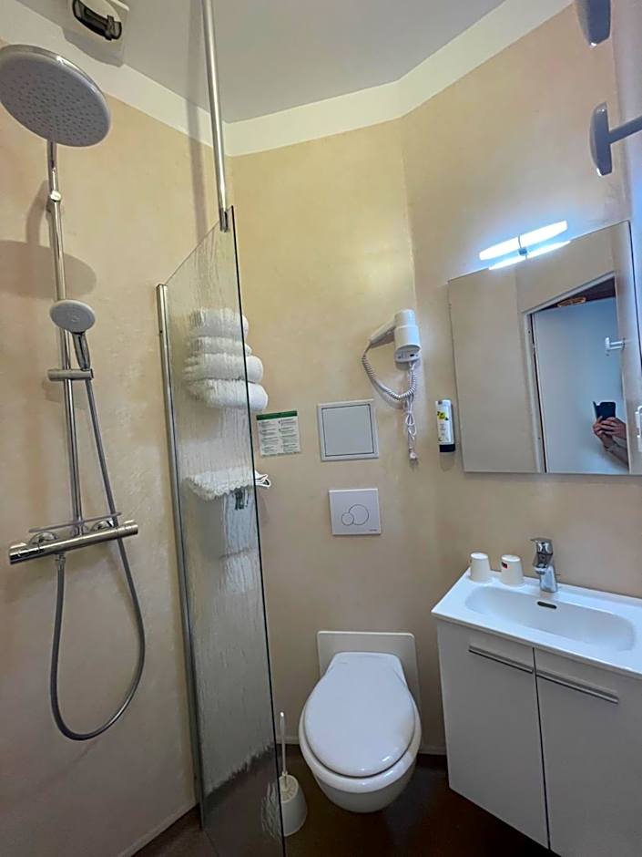 Logis Hôtel Restaurant Cazes Arazat