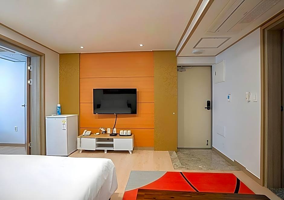 J2 Family Hotel