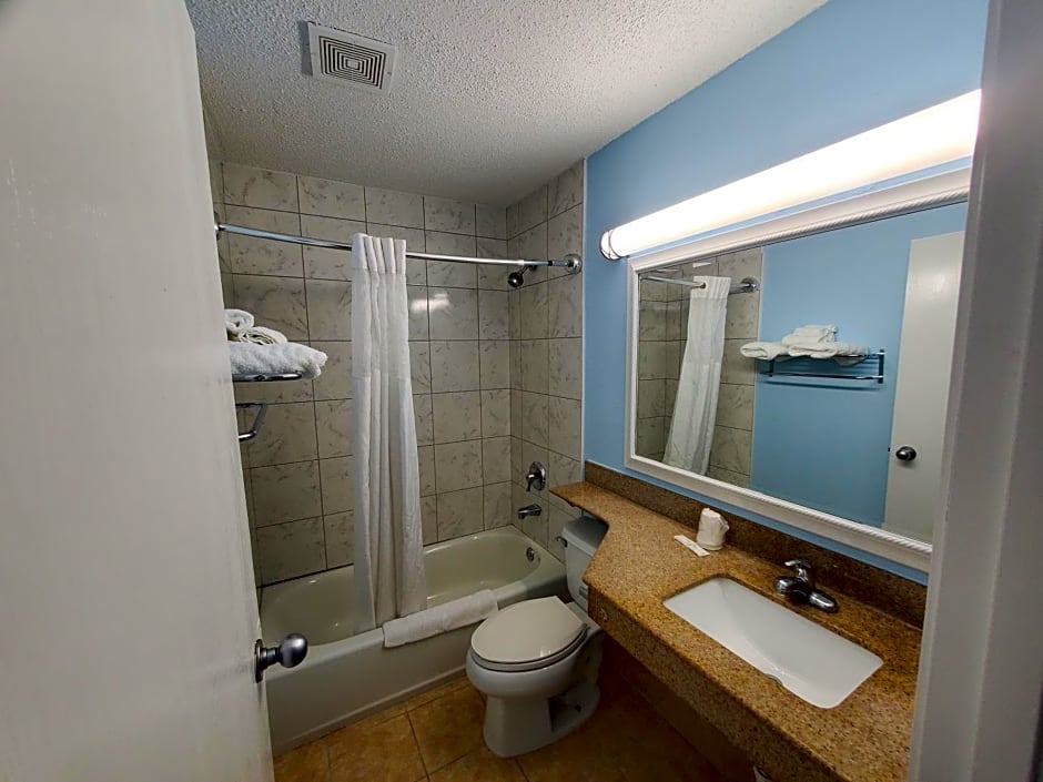 Coastal Inn & Suites