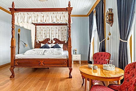 Junior King Suite with Sea View