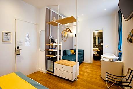 Deluxe Double Room - Via di Monale 75