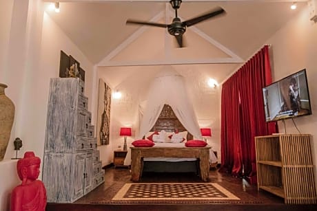 Yellow Villa with Private Pool