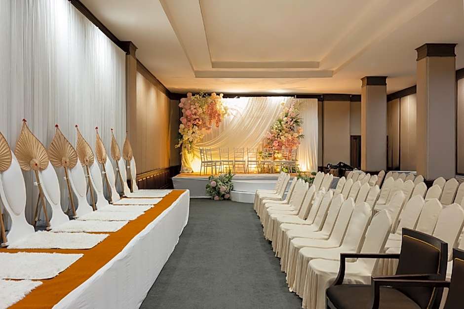 Sri U-Thong Grand Hotel