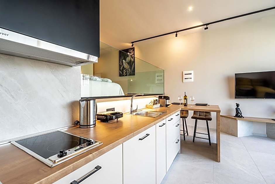 Pathos SeaSide Suites