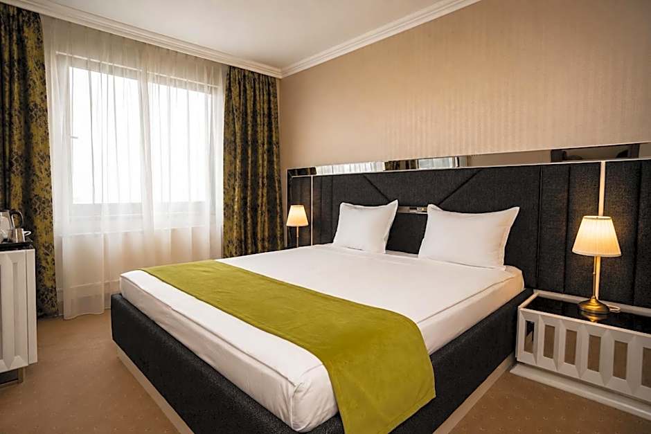 Astoria Grand Hotel