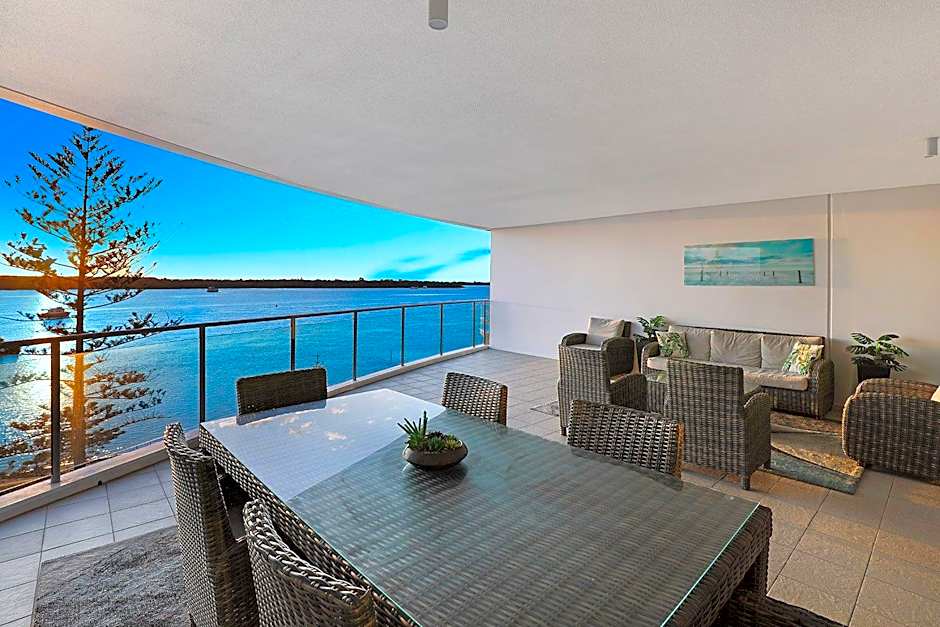 Silvershore Apartments on the Broadwater