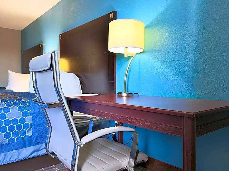 American Inn Cedar Rapids South