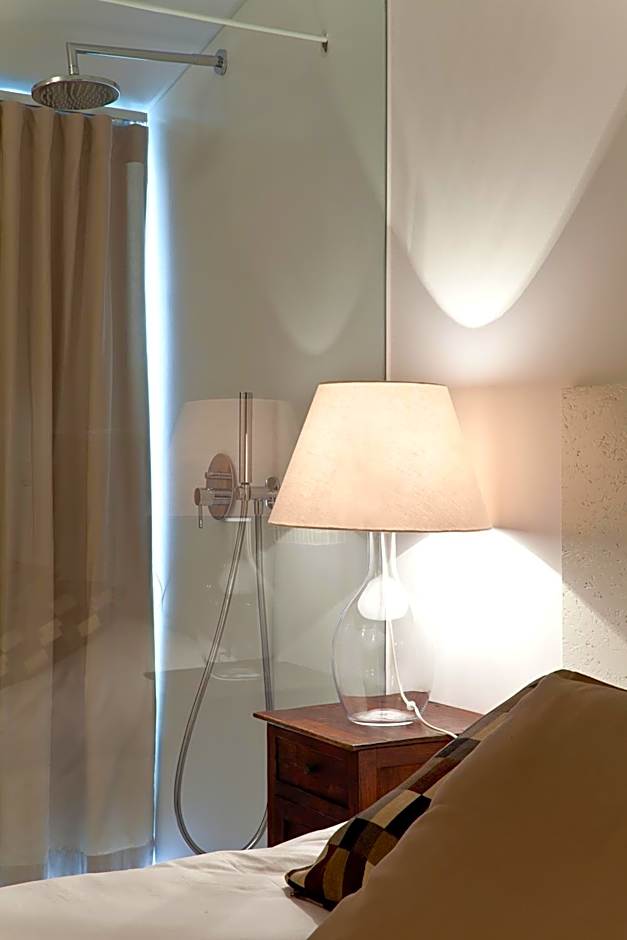 Santa Bica Eat Drink & Sleep