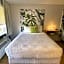 Newly renovated room in cozy hotel near Disney 2