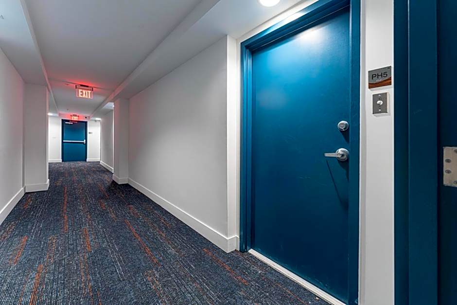 Lux 3BR City-View Retreat in Hollywood, 4th Floor