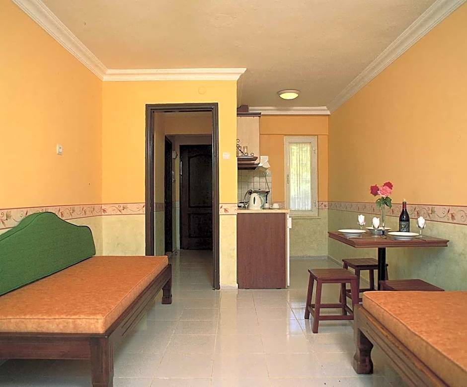 Club Sunset Apartments