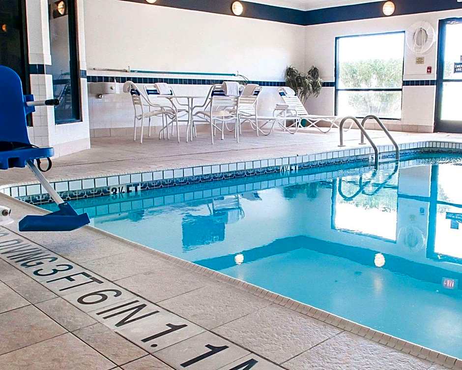 Comfort Suites   University