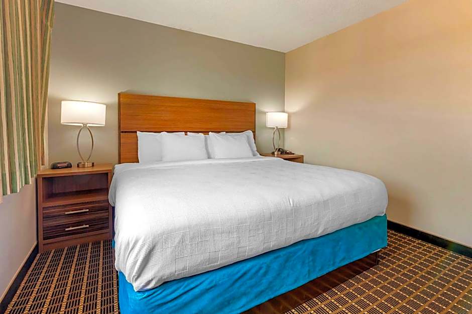 MainStay Suites Dubuque at Hwy 20