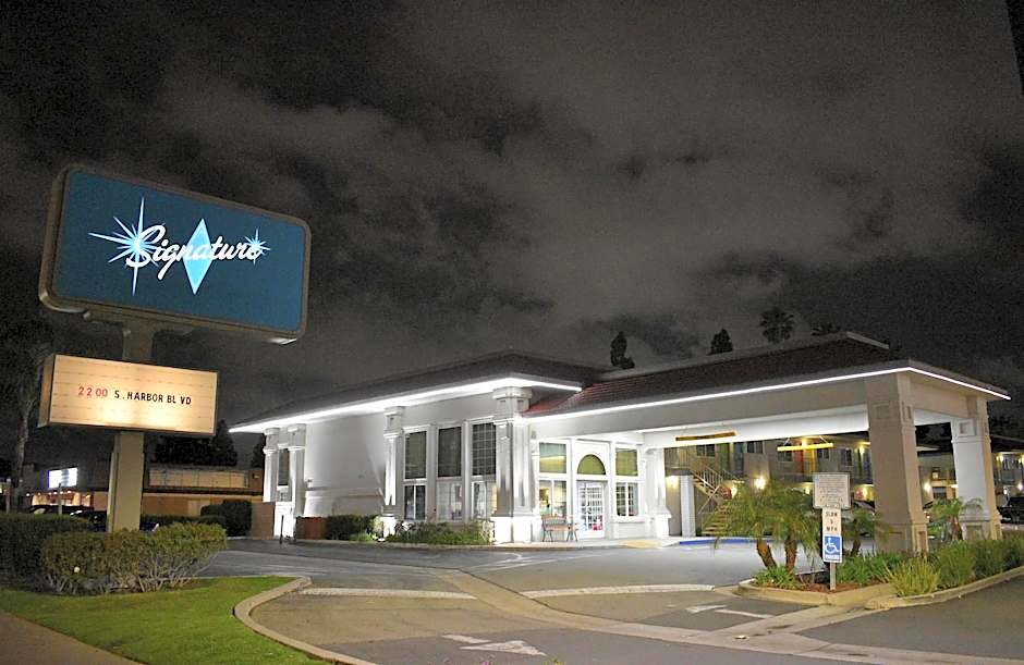 Signature Anaheim Maingate