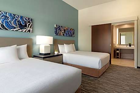 Den Guestroom with Two Queen Beds