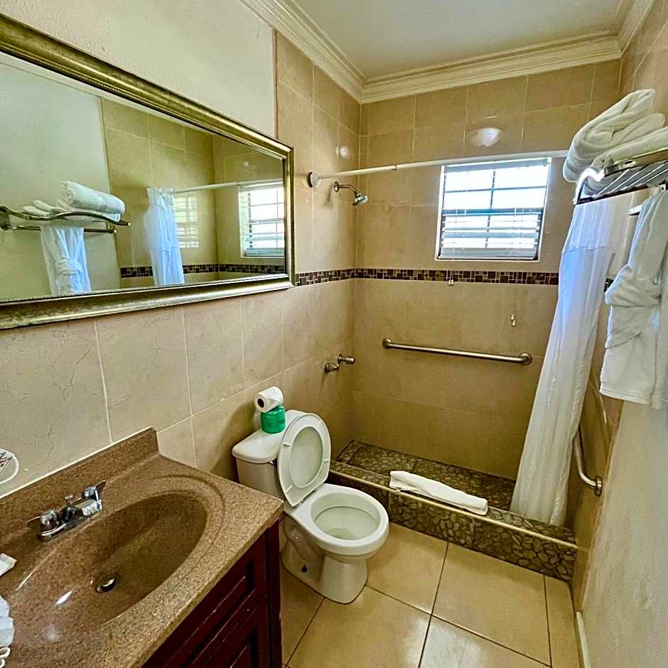 Colony Club Inn & Suites