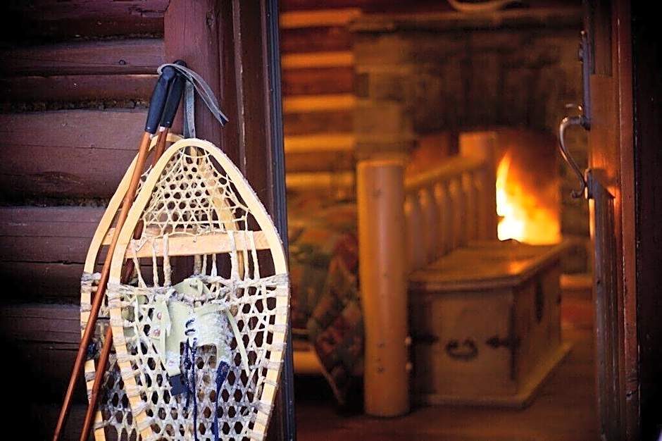 Storm Mountain Lodge Cabins Dining