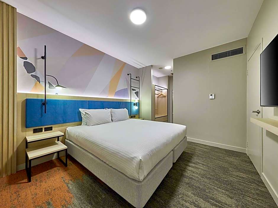 Ibis Perth
