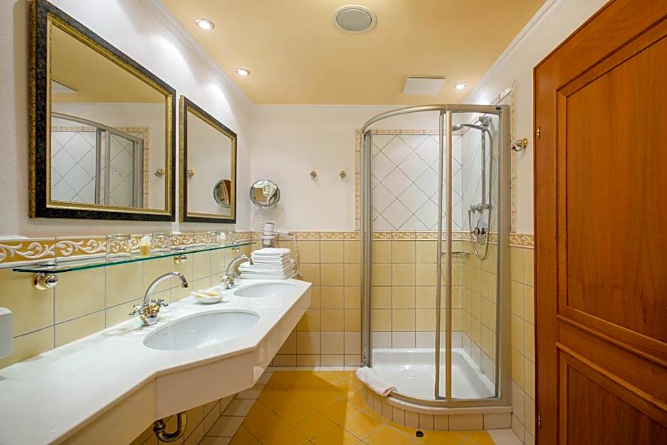 Hotel AlpenSchlössl