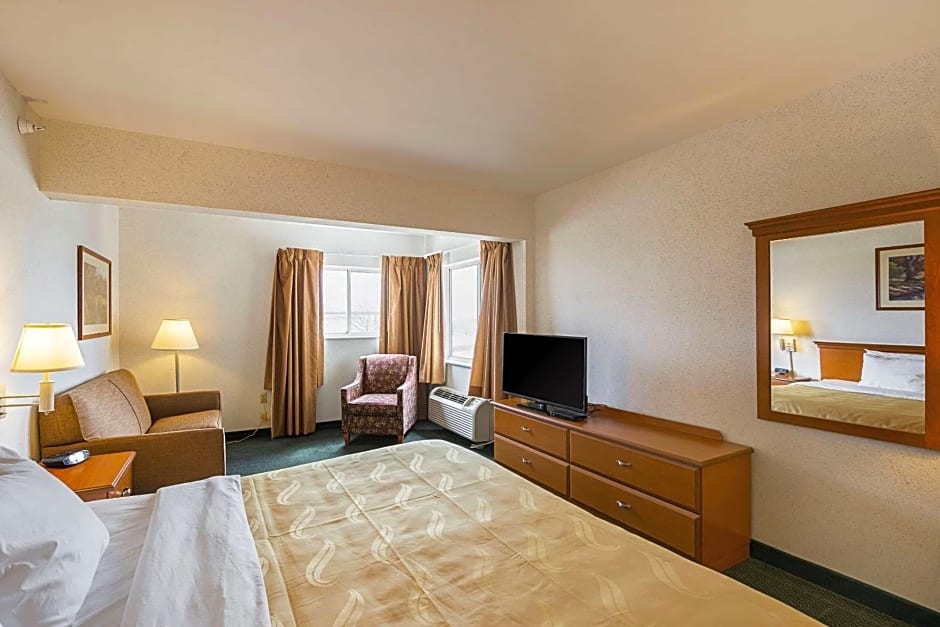 Quality Inn & Suites Belmont Route 151