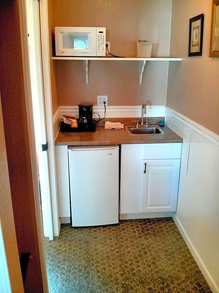 Green Gables Motel & Suites