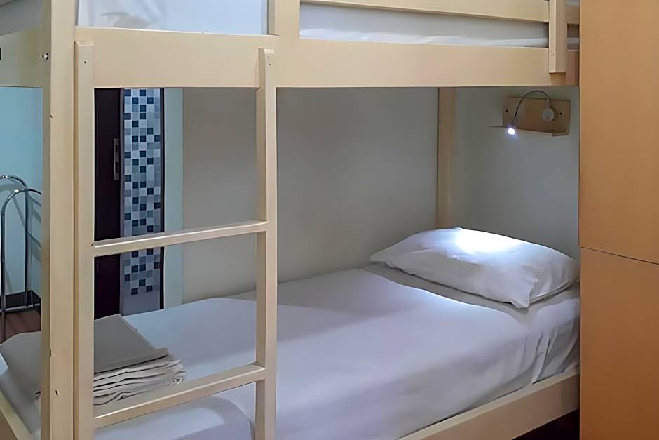 RedDoorz Hostel @ Manado Green Hostel