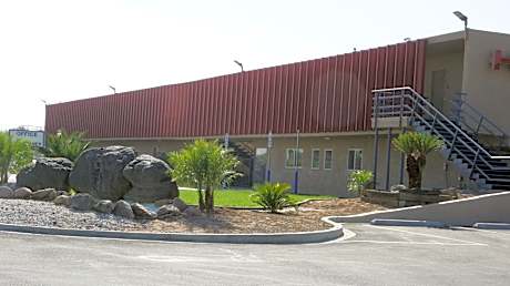 Apple Valley Hotel & Lodge