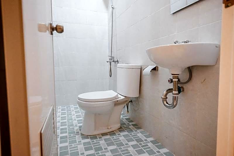 RedDoorz Plus near Plaza Blok M