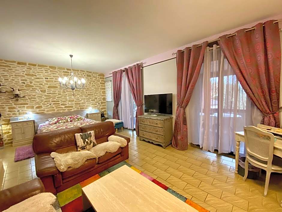 Ô Clair de Lune au cœur de Sarlat - Chambres climatisées - Parking privé - Piscine chauffée - Spa et massages