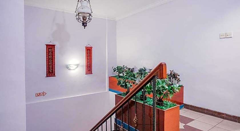 RedDoorz near Nagoya Hill Mall Batam 5