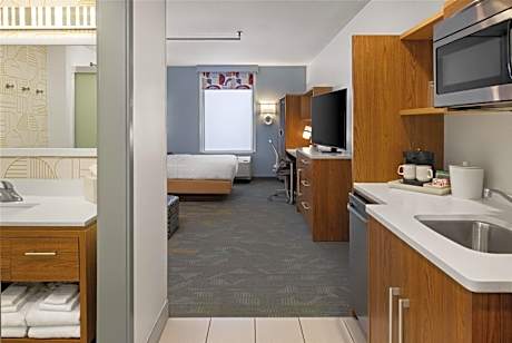 1 Queen Bed Studio Nonsmoking