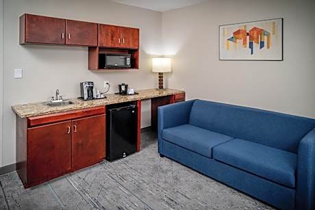 Standard Queen Room with Two Queen Beds and Mobility Accessible Tub