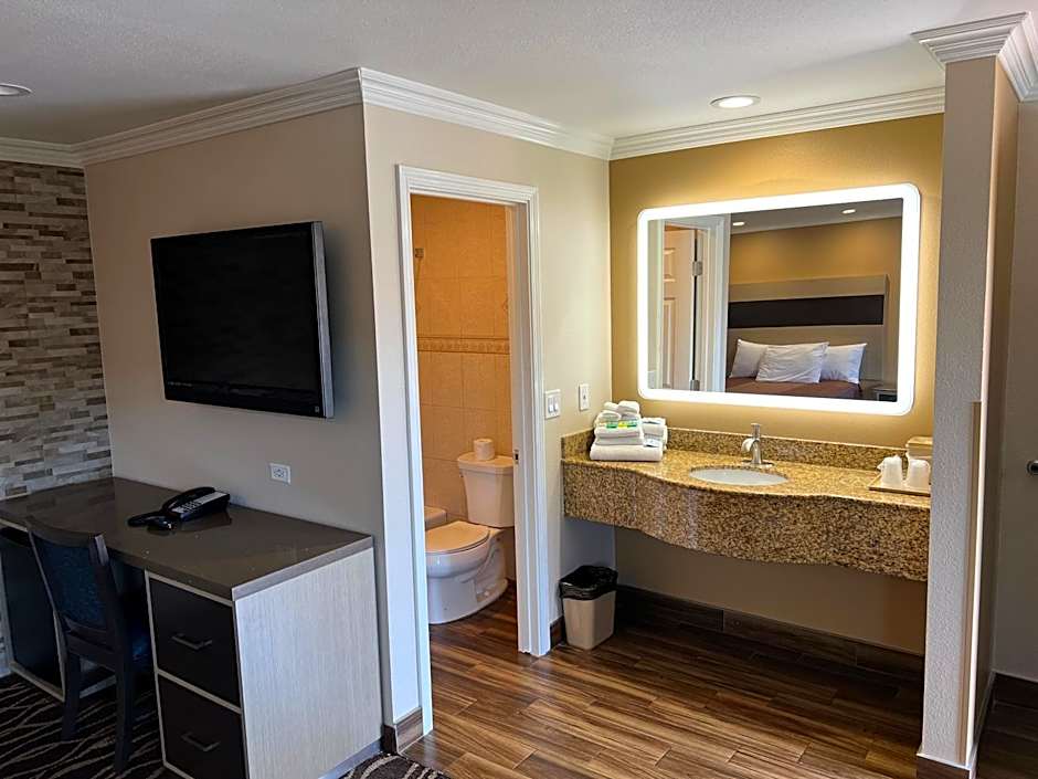 Walnut Inn & Suites West Covina
