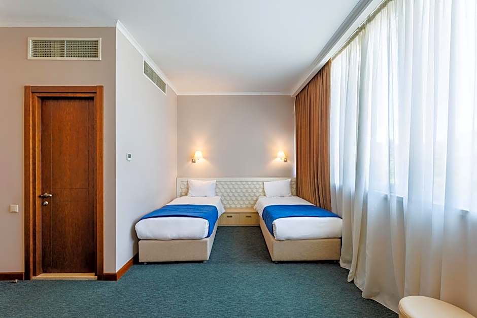 Cruise Hotel