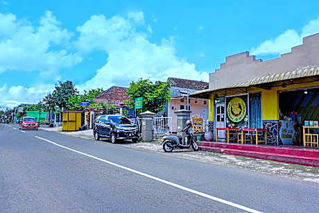 OYO 92359 Kost Maluku 36 Family Residence