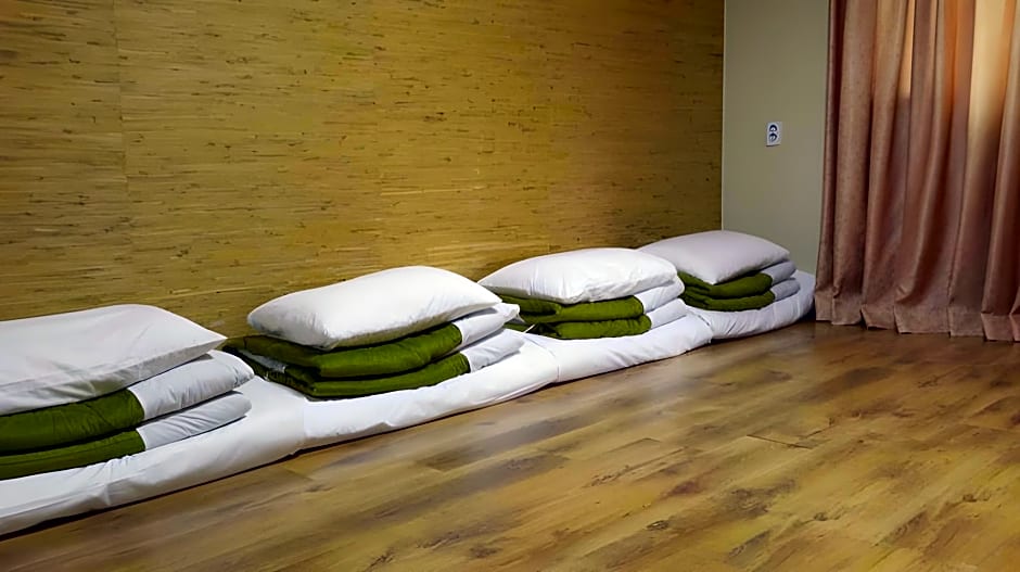 Green And Blue Hotel