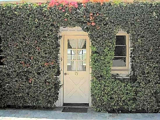 Malibu Country Inn