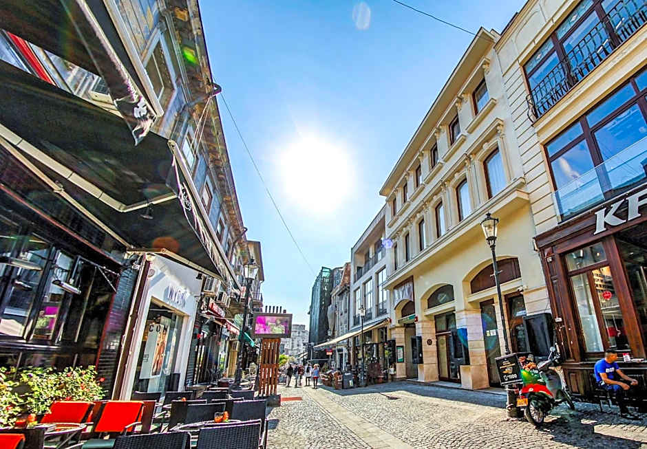 New Era Hotel Old Town - Covered paid parking within 10 minutes walk