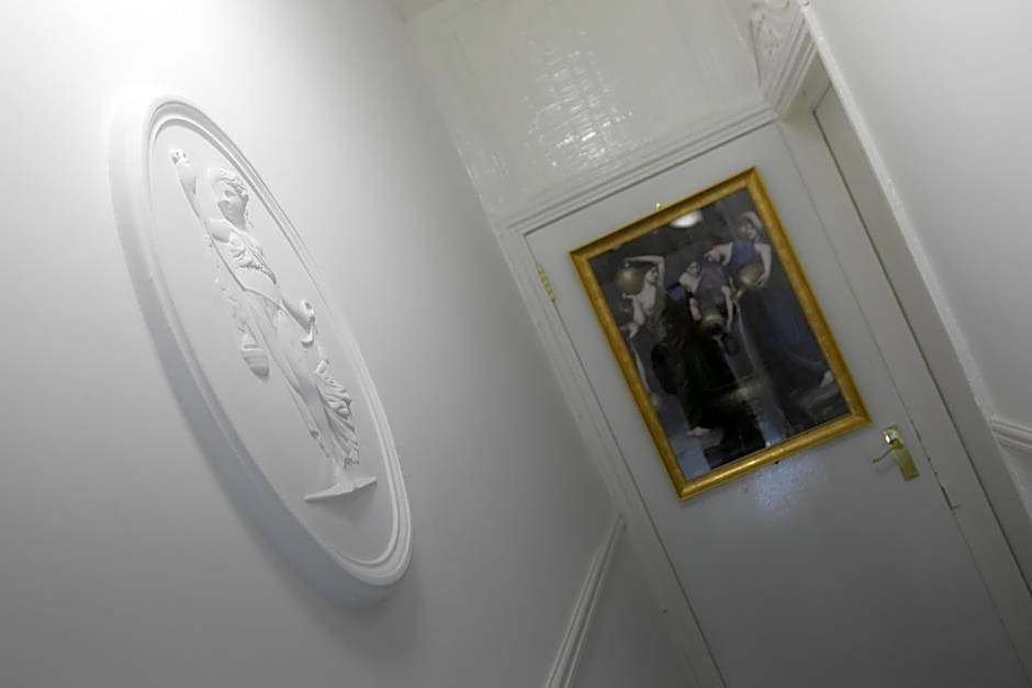 The New Apollo Hotel