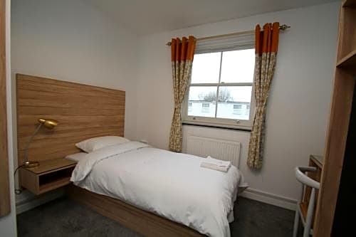 OYO Greenleafe Hotel